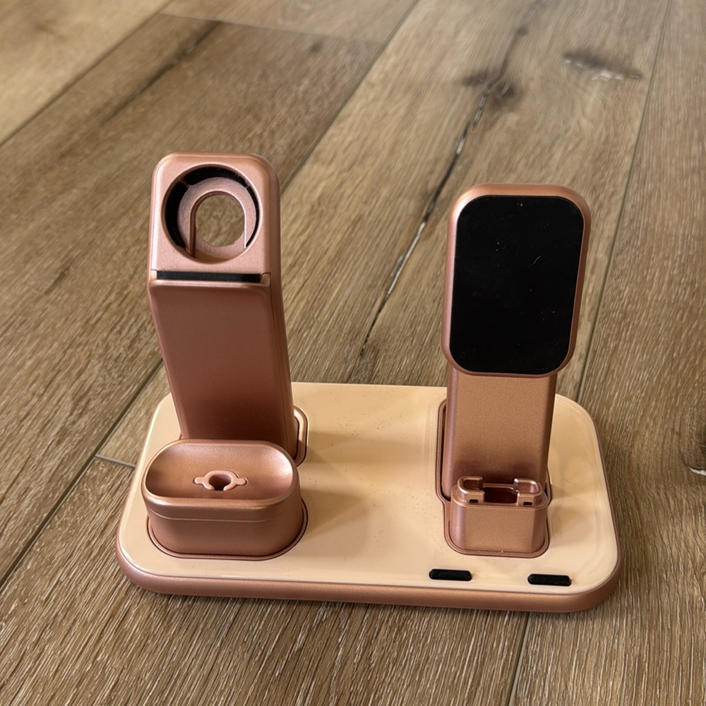 Apple Watch, airrPods, and iPhone base station for charging